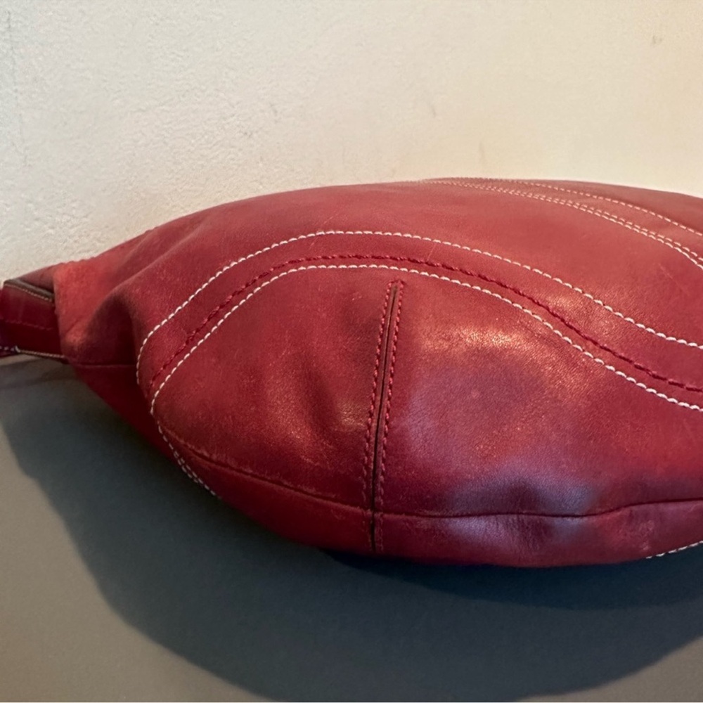 Vintage Y2K Coach Soho style F10907  Red
Leather Hobo (2007) - Picture 15 of 16